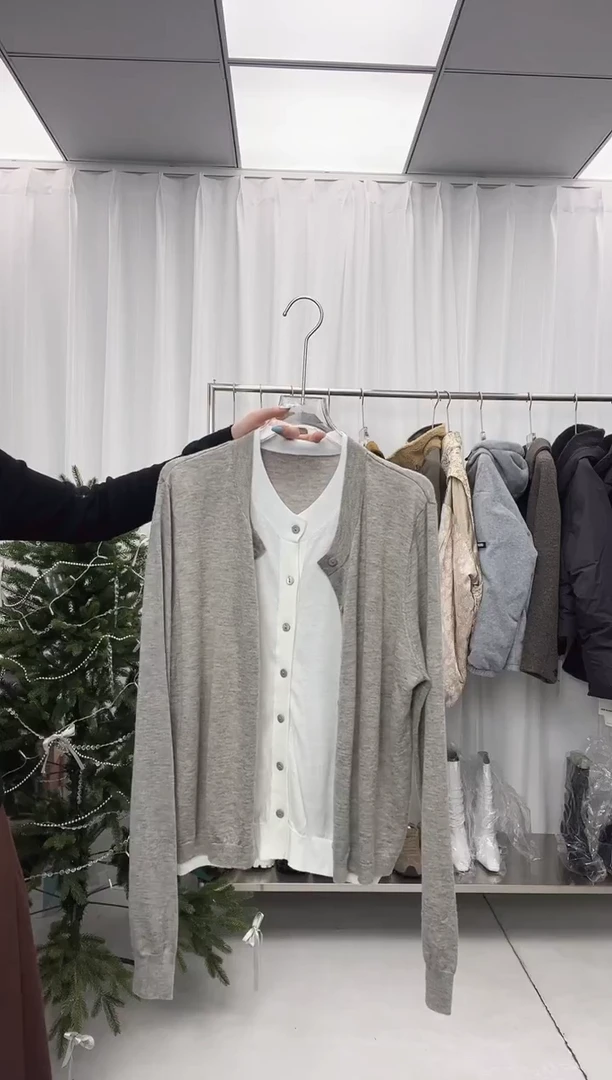 编号025  自线假2件开衫   已开价