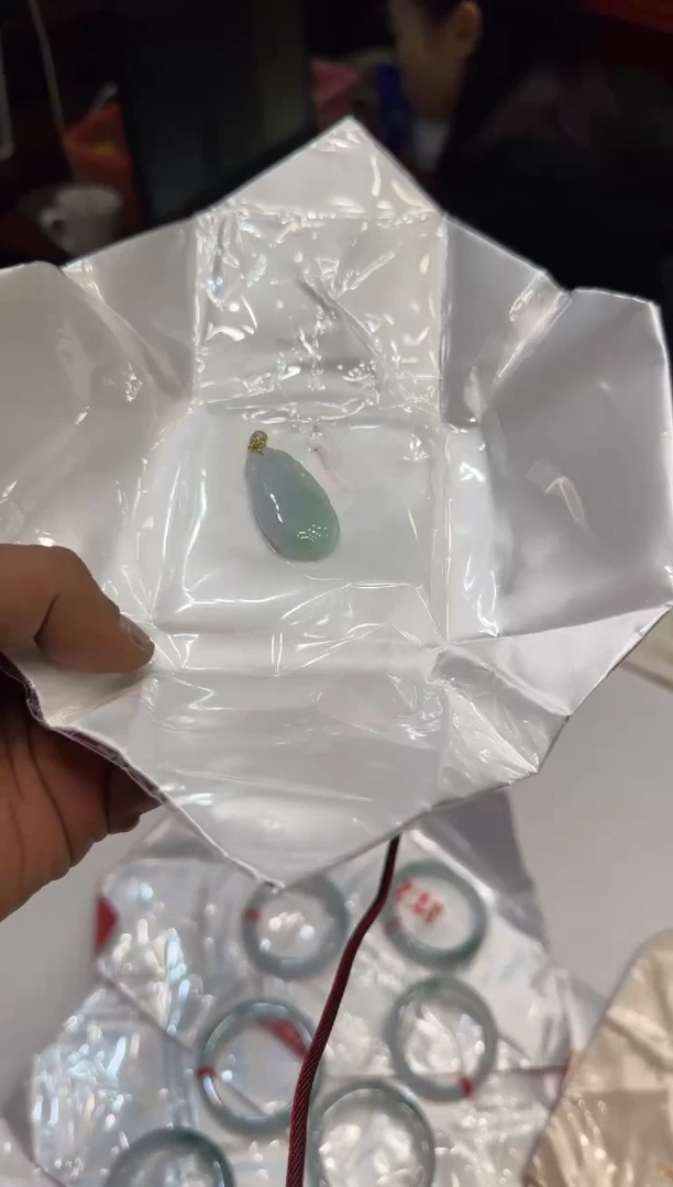 未镶嵌手镯翡翠吊坠