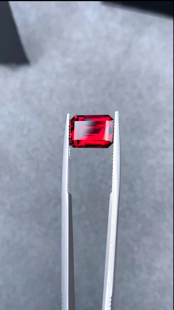 【闪购商品】石榴石裸石未镶嵌7.26克拉