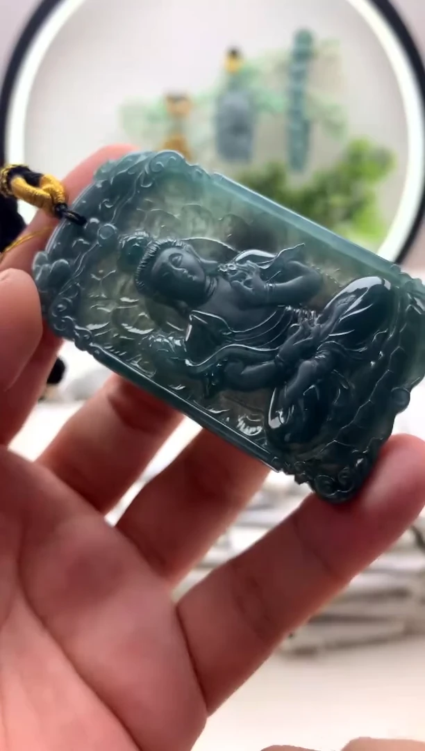 翡翠未镶嵌颈饰大势至