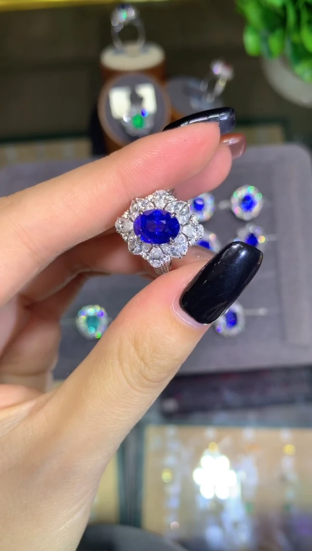 戒指蓝宝石18K金镶嵌3.1CT