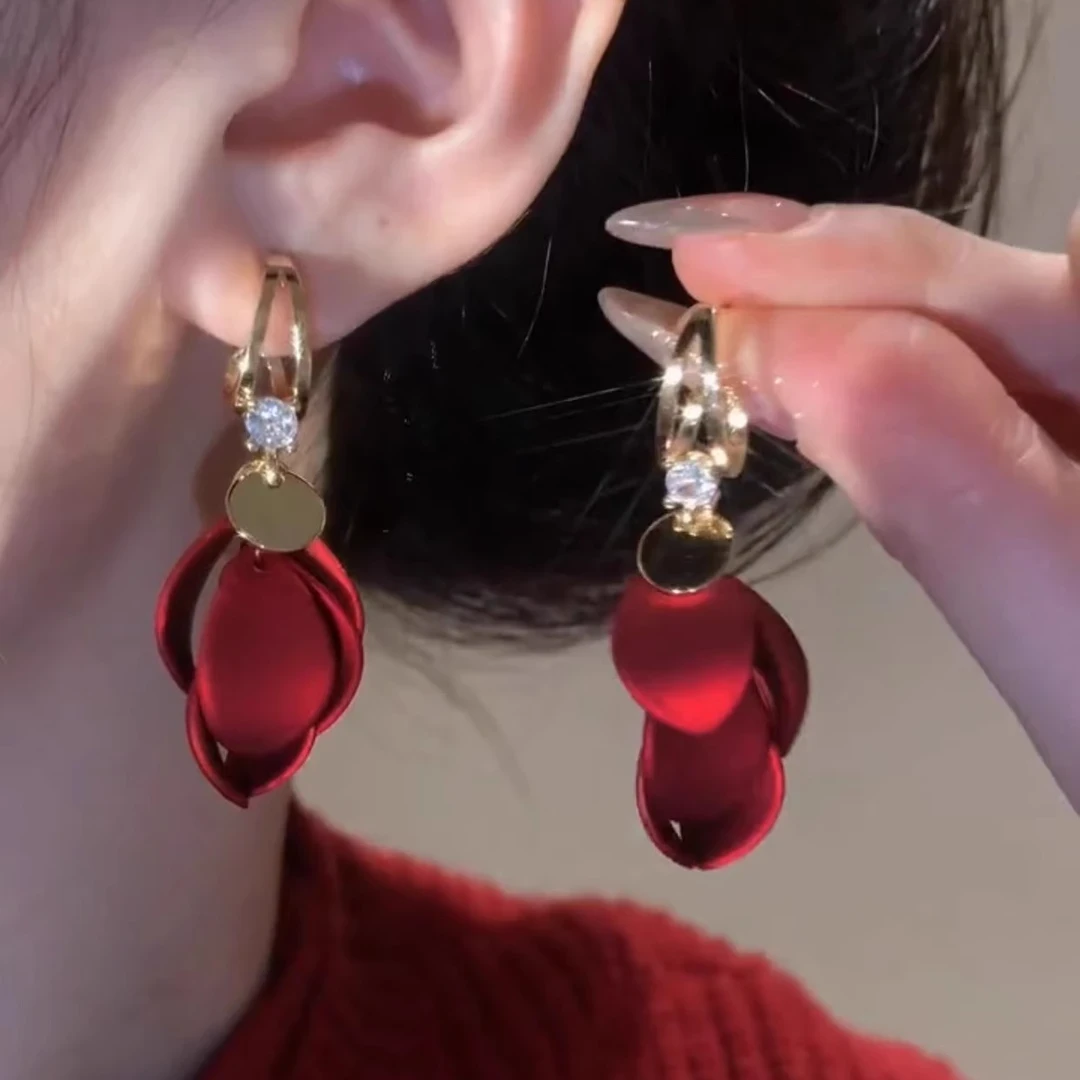 铜合金耳饰 高级感小众气质红色花瓣耳环女时尚优雅耳坠过年耳饰.