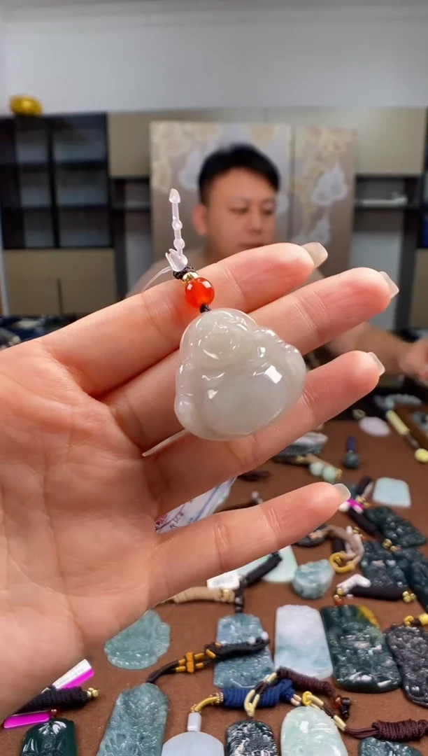 颈饰未镶嵌翡翠 多样性发其一