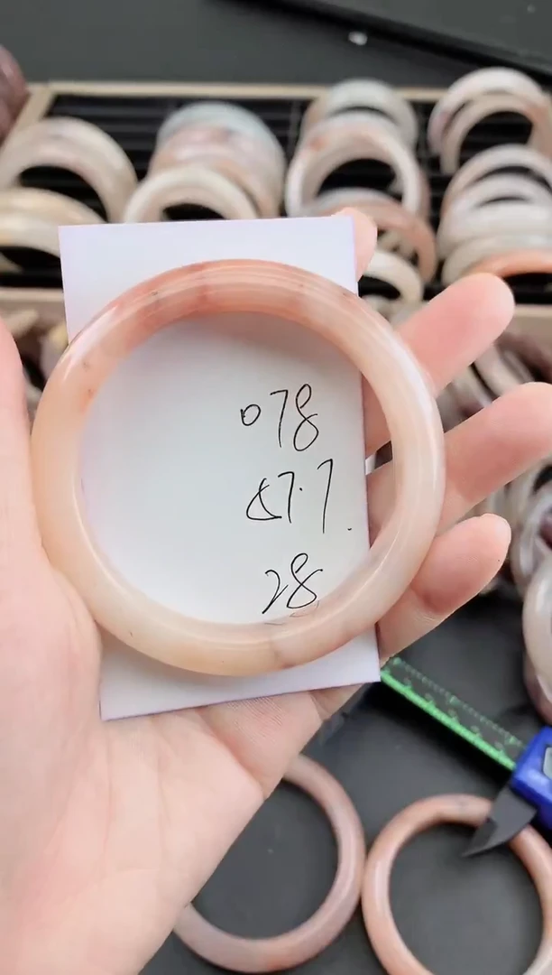 未镶嵌手镯石英质玉078