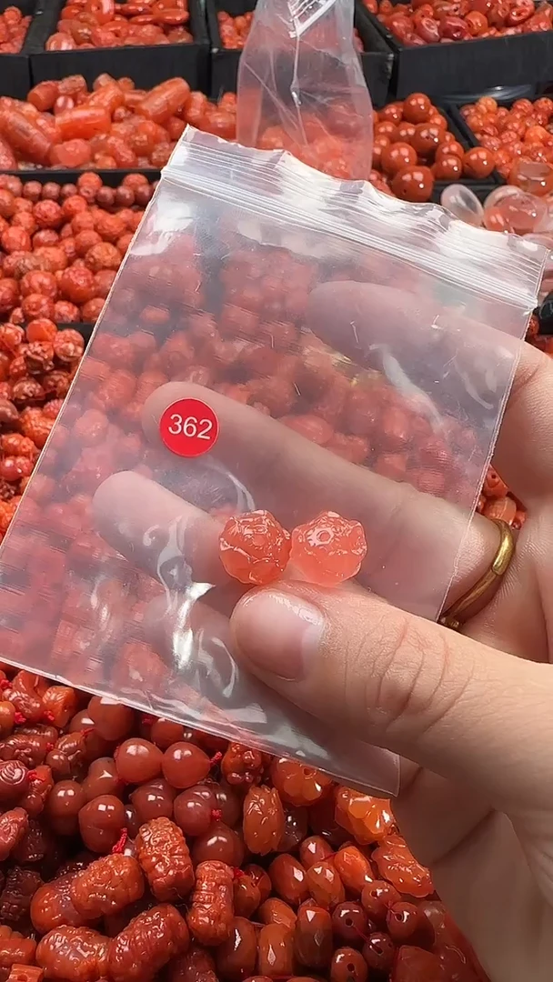 颈饰未镶嵌南红玛瑙1