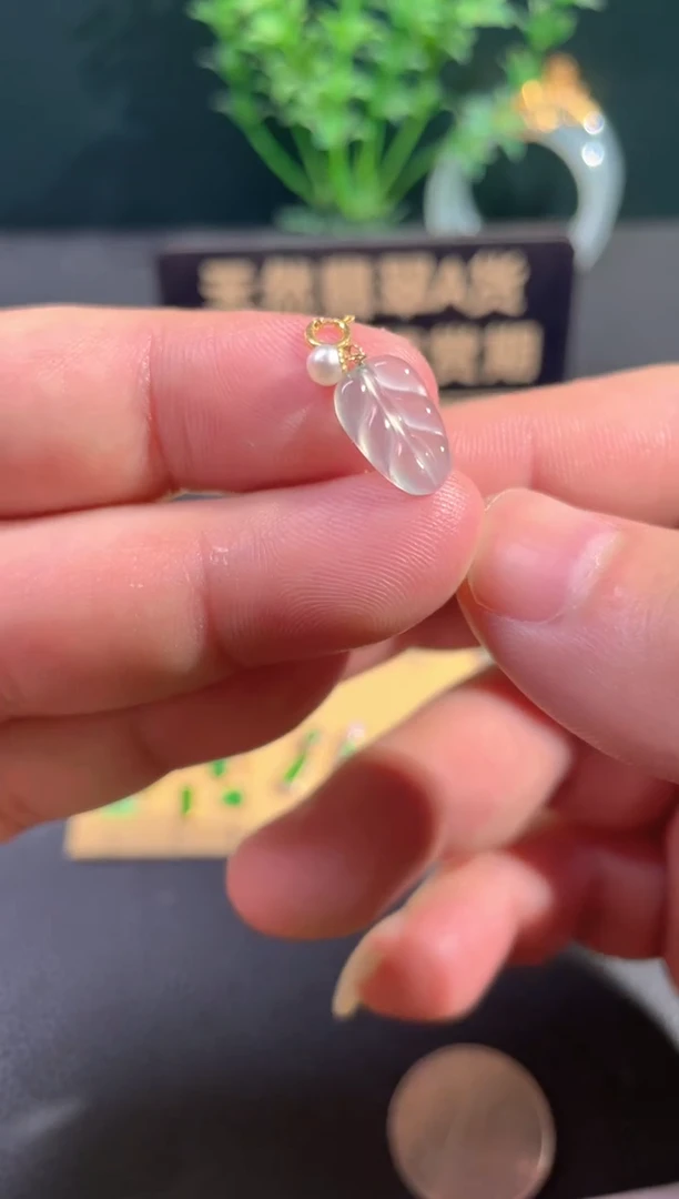 颈饰18K金镶嵌翡翠翡翠