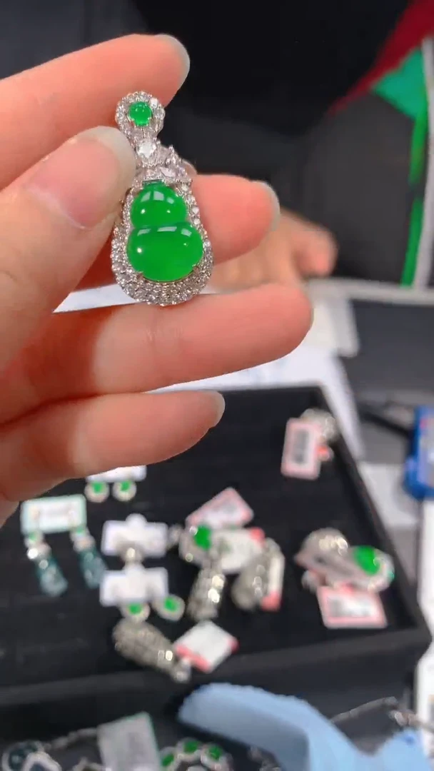 【闪购商品】定制翡翠未镶嵌27定制翡翠，多样性发货（发其一）