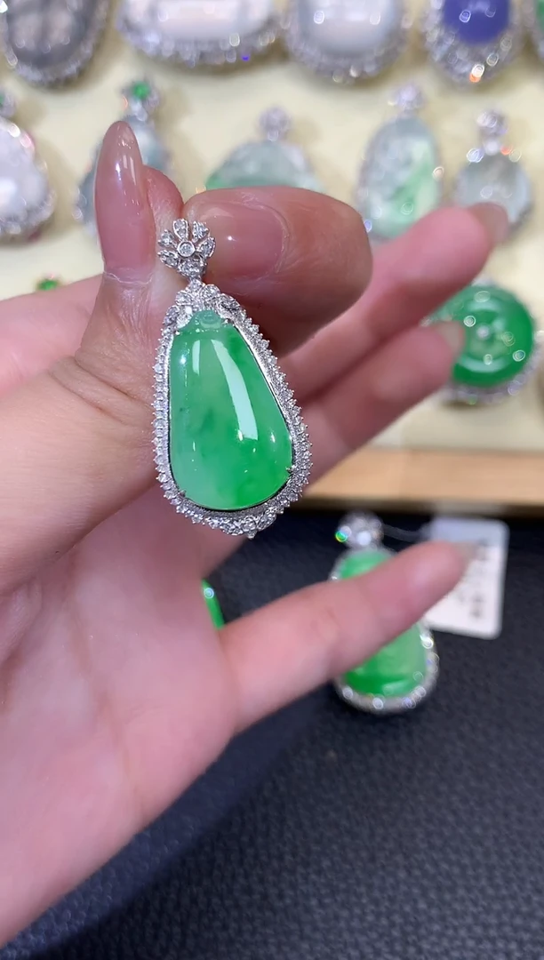 翡翠18K金镶嵌吊坠(不含链)夏日珠宝B27