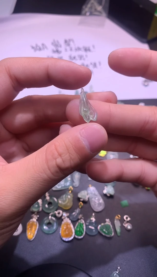 【闪购商品】翡翠吊坠(不含链)未镶嵌1