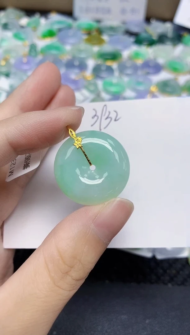 翡翠18K金镶嵌颈饰天然缅甸翡翠A货