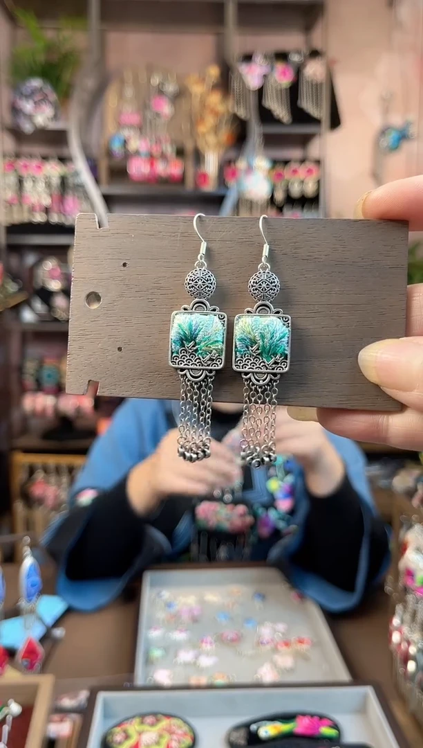 织绣民族风手工非遗老绣饰品169