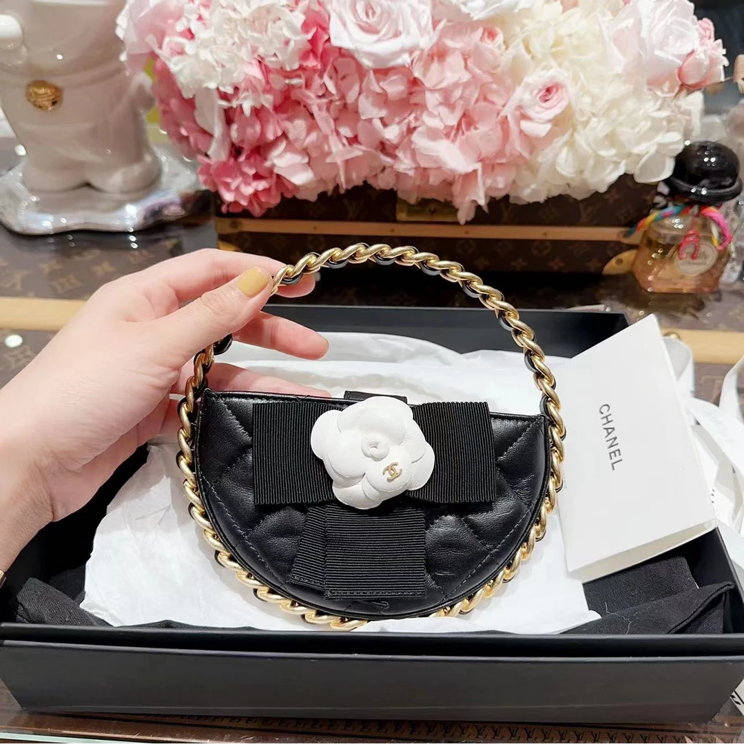 99新 Chanel/香奈儿 23K黑金羊皮拼牛皮圆形山茶花手提包芯片款