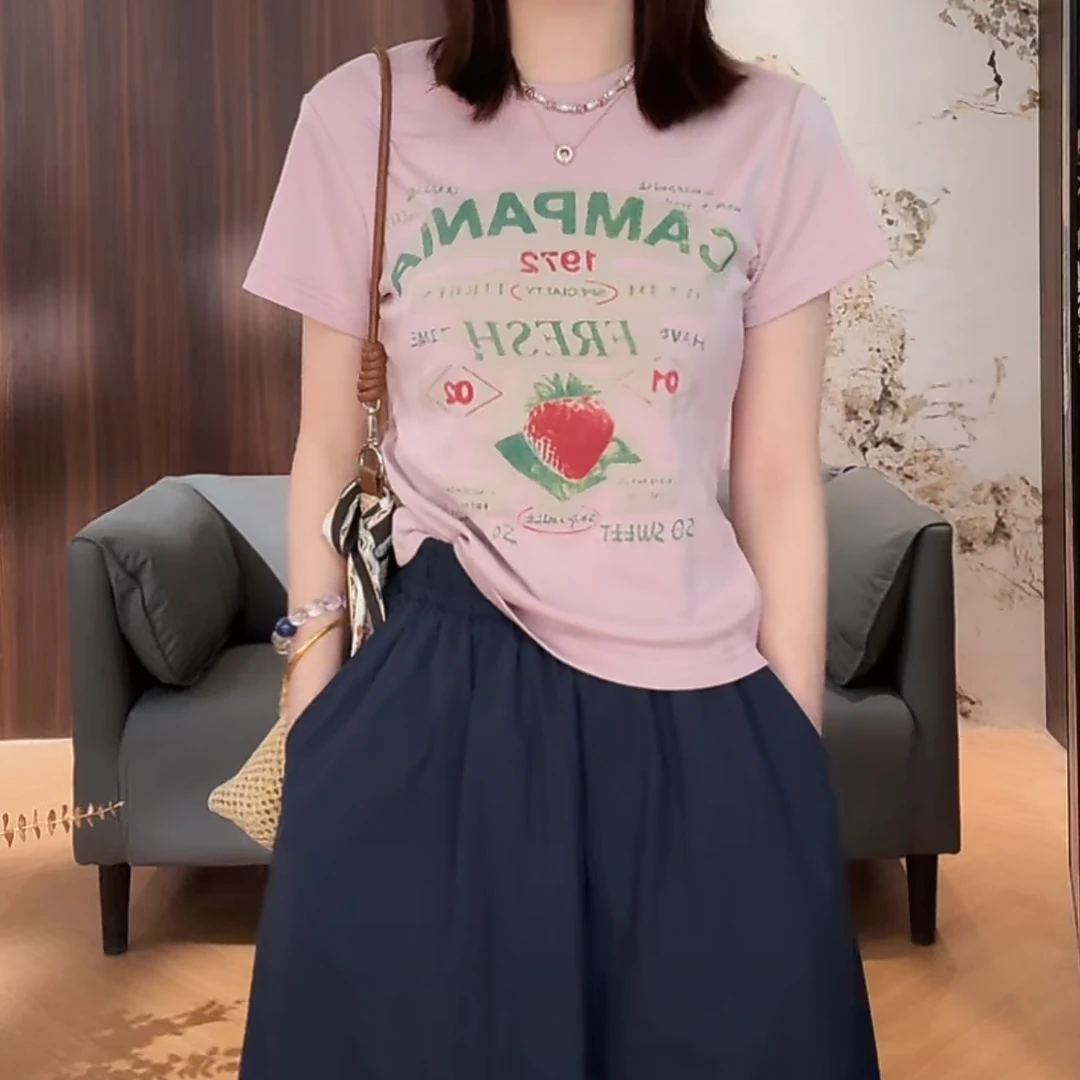 设计感草莓粉色短袖T恤女春夏2025年新款休闲正肩显瘦圆领上衣
