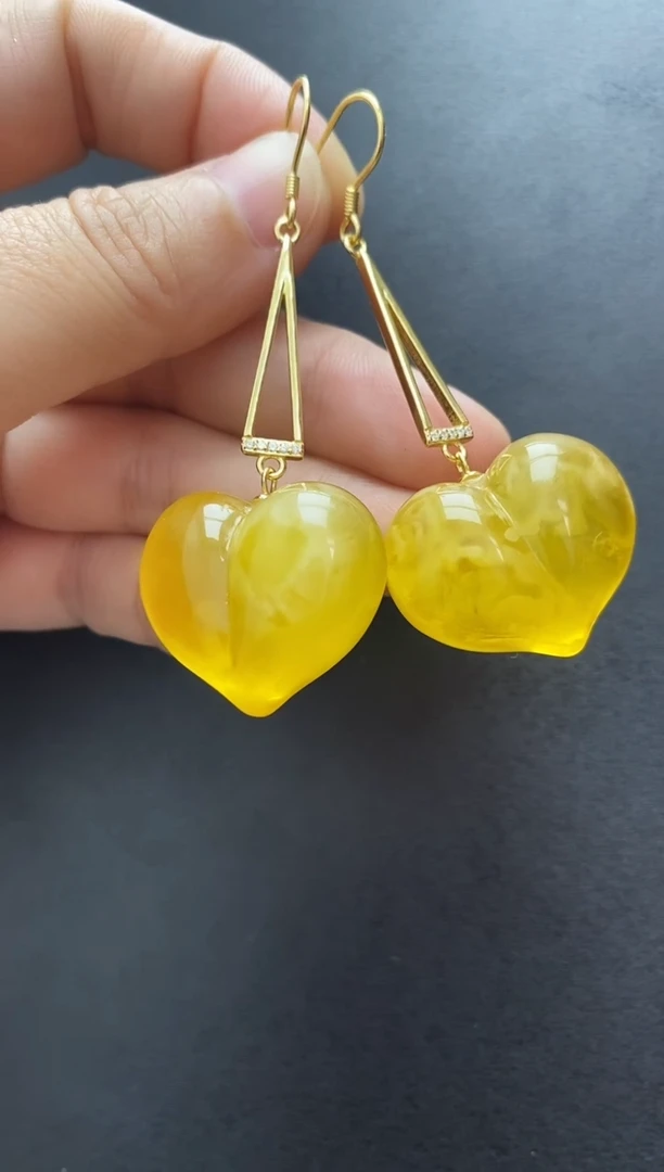 裸石琥珀未镶嵌耳坠