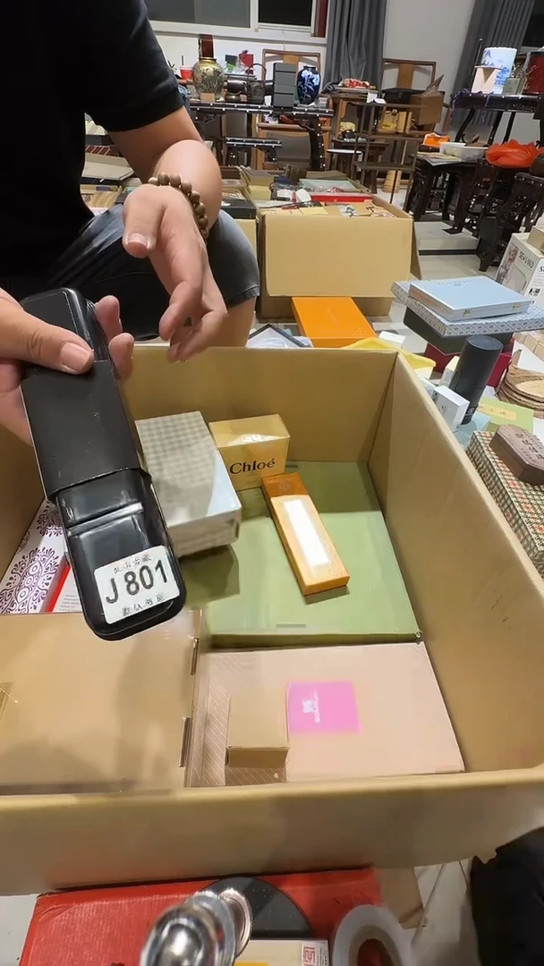 L****y乱山古美術瓷片J801
