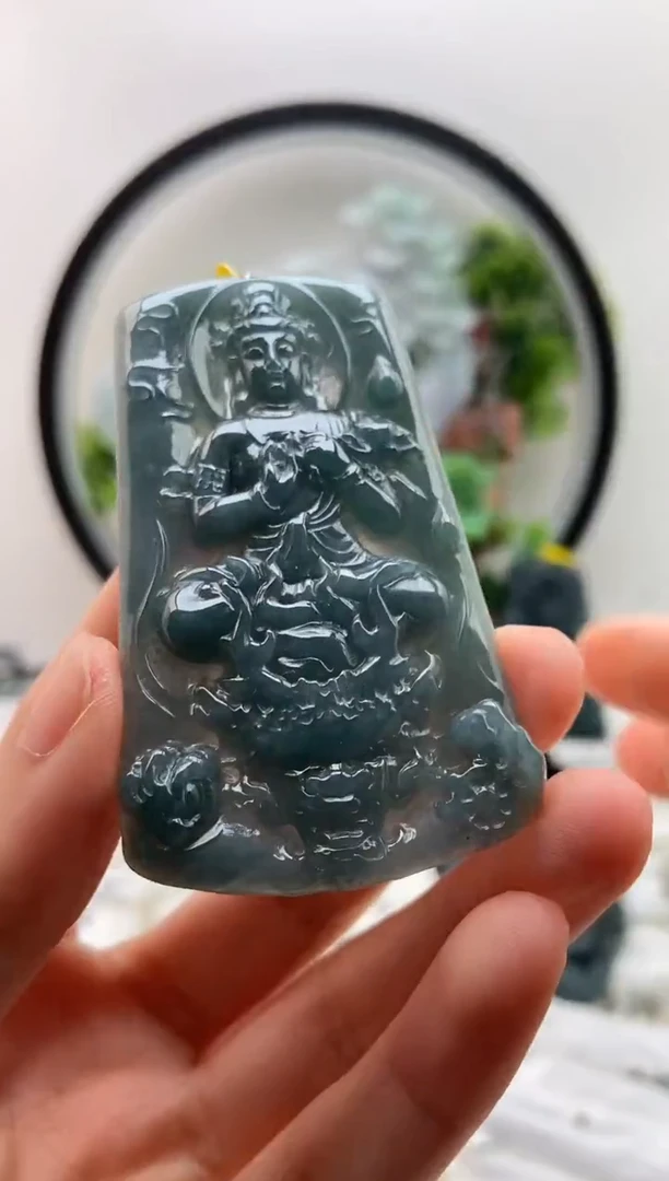 翡翠未镶嵌颈饰大势至