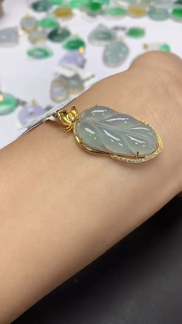 翡翠18K金镶嵌颈饰天然缅甸a货翡翠