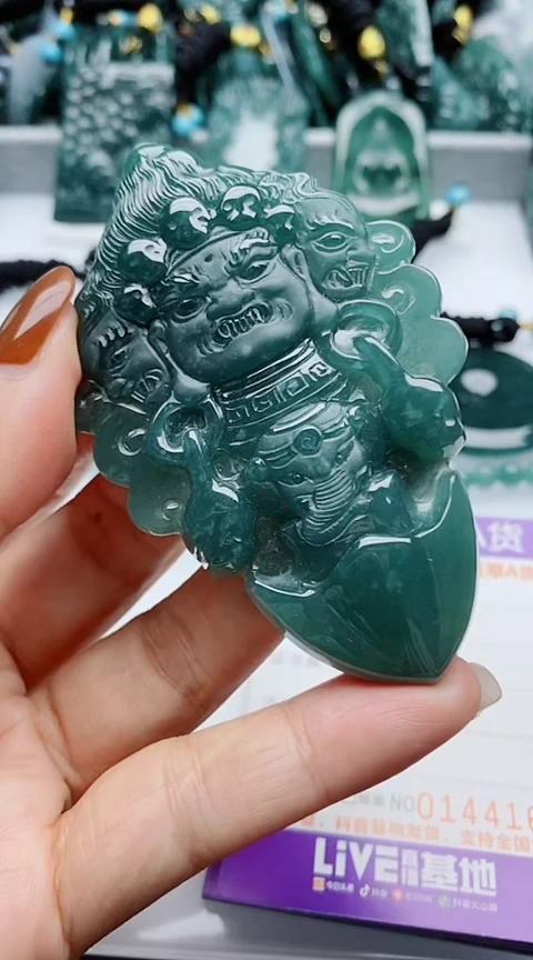 颈饰未镶嵌翡翠