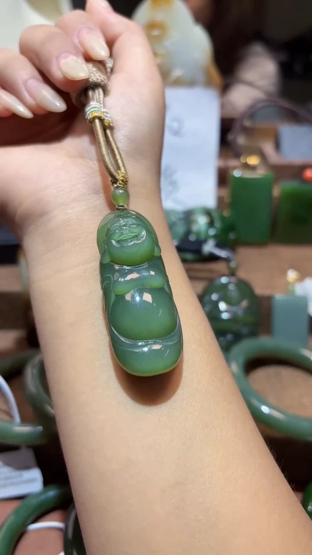 颈饰未镶嵌和田玉（碧玉）1