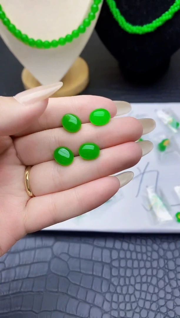 未镶嵌翡翠耳饰..