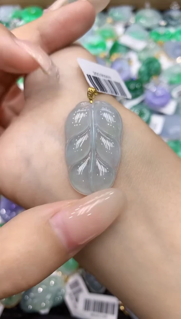 翡翠18K金镶嵌颈饰111111111111
