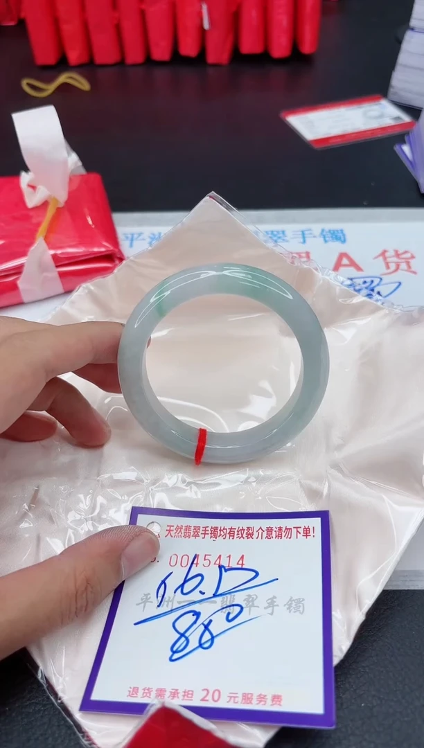 翡翠手镯未镶嵌1