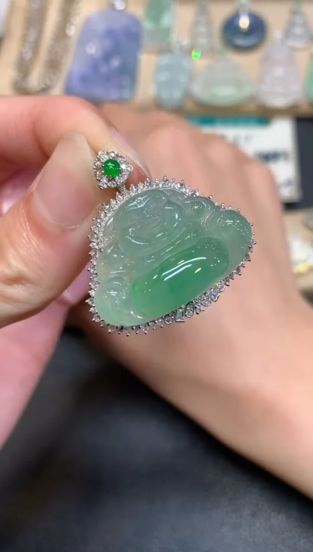 【闪购商品】翡翠颈饰18K金镶嵌佛公【无服务费】