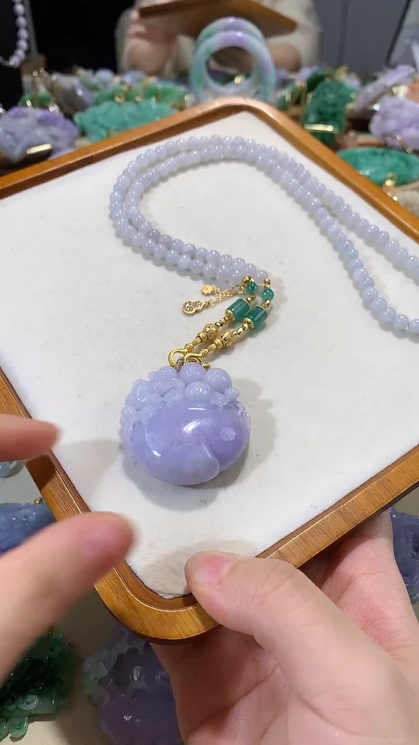 颈饰未镶嵌翡翠吊坠