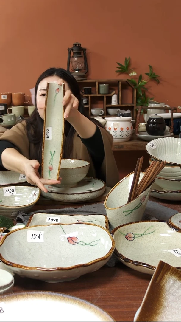 陶瓷A492 一只陶瓷荷花30.5CM长条凹盘可能微瑕