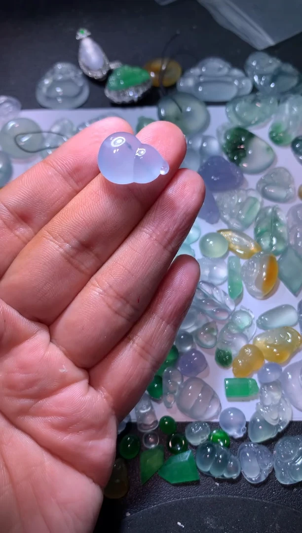 【闪购商品】翡翠颈饰未镶嵌葫芦