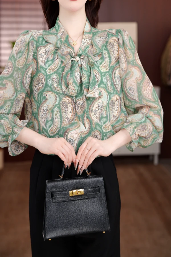 2025新款锦绣山河温柔V领气质小衫套头衬衫长袖时髦上衣打底衫女