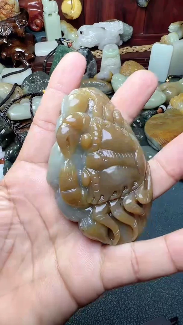 和田玉未镶嵌把件-