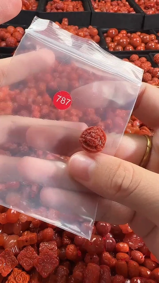 颈饰未镶嵌南红玛瑙1