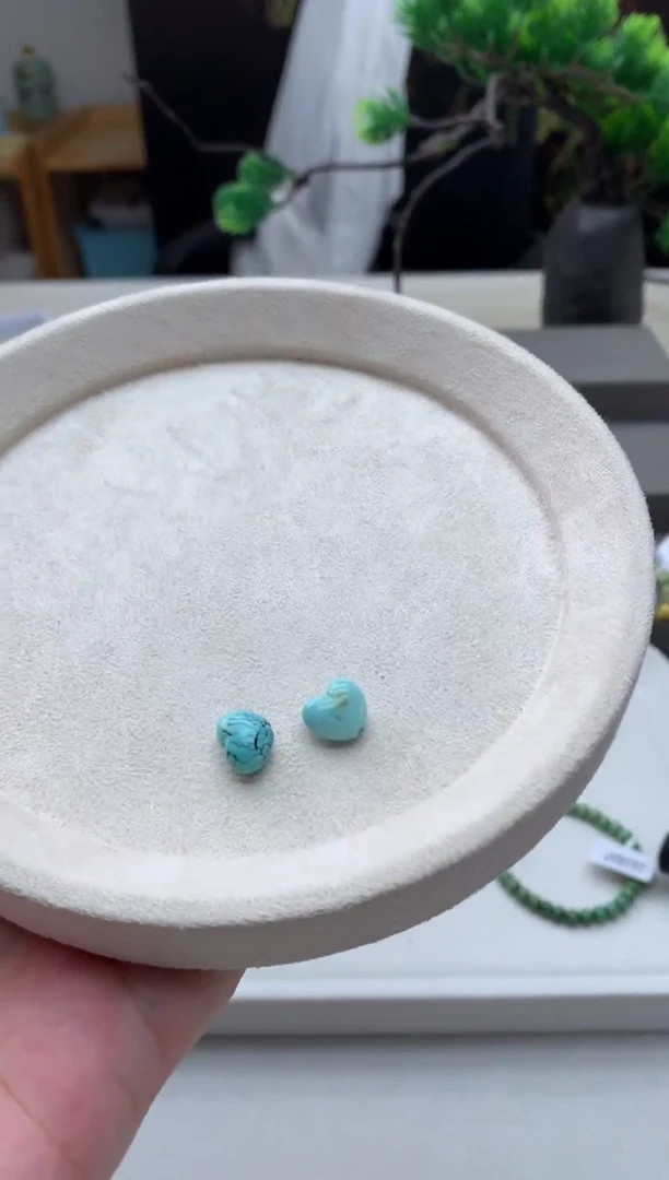 绿松石未镶嵌雕刻一对Q65