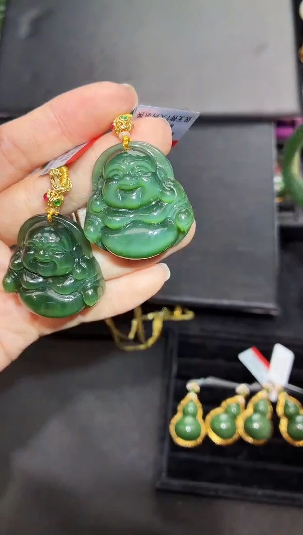 吊坠(赠链)18K金镶嵌和田玉35MM多样性发一