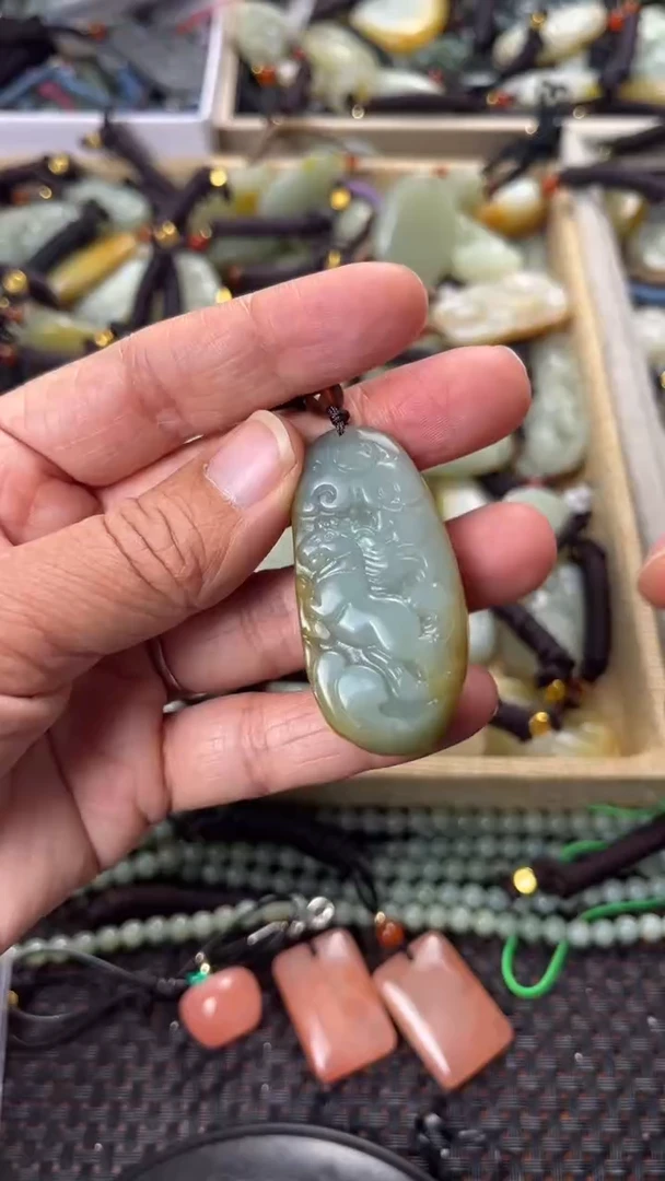 【闪购商品】和田玉颈饰未镶嵌多样性发货没有证书拍一发一有瑕