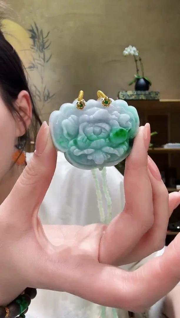 颈饰未镶嵌翡翠吊坠