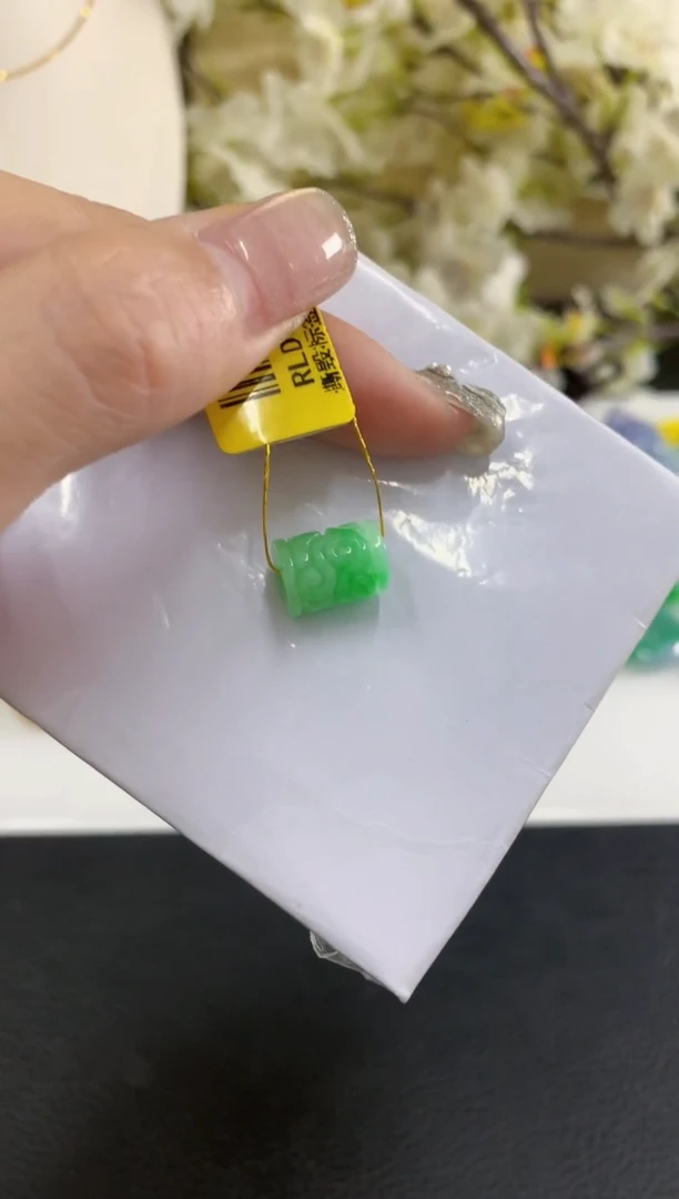 吊坠(不含链)未镶嵌翡翠挂件