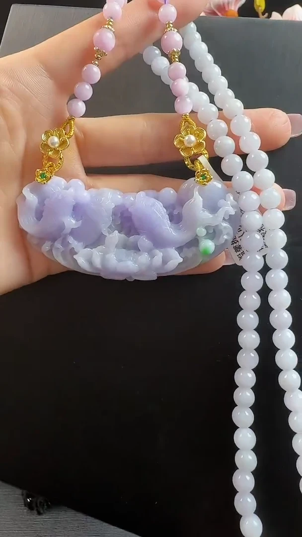 颈饰未镶嵌翡翠弯弯