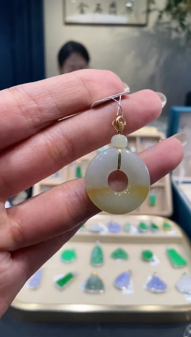 【闪购商品】翡翠吊坠(不含链)18K金镶嵌甜甜圈