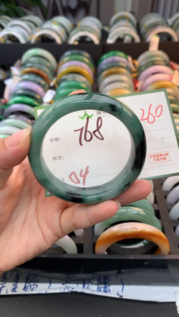 未镶嵌定制翡翠毛货需精细抛光+多人