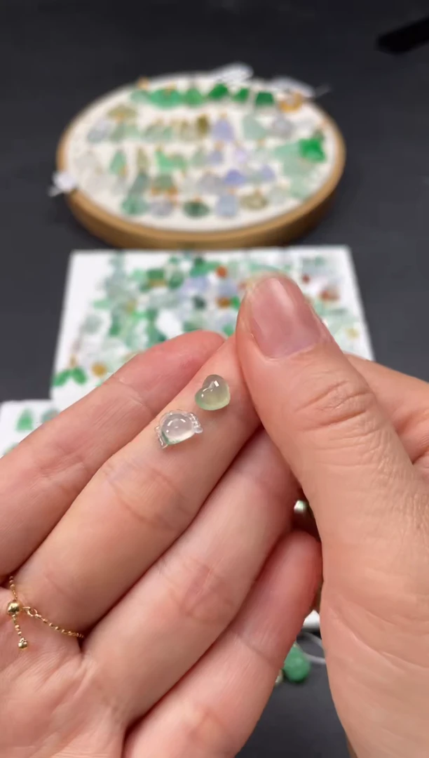 吊坠(不含链)18K金镶嵌翡翠2个JK623