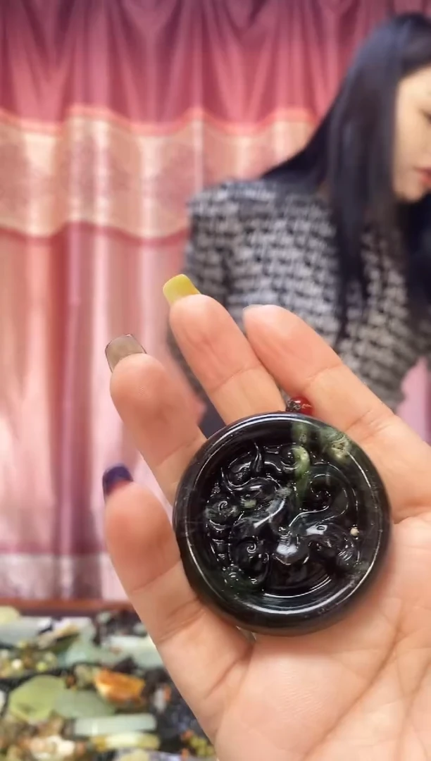 未镶嵌岫玉吊坠