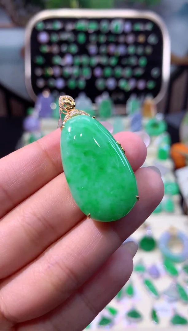 【闪购商品】翡翠颈饰18K金镶嵌缅甸天然A货翡翠