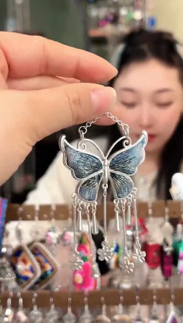 彩云南阁非遗老绣苗银饰品514