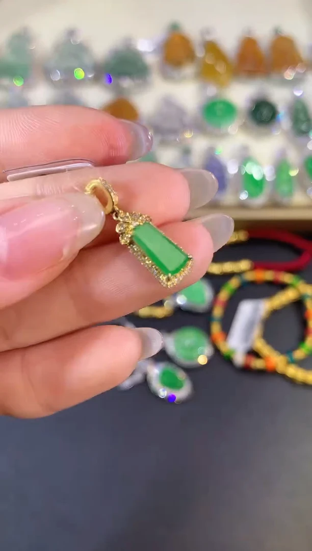 吊坠(不含链)18K金镶嵌翡翠30-无事牌