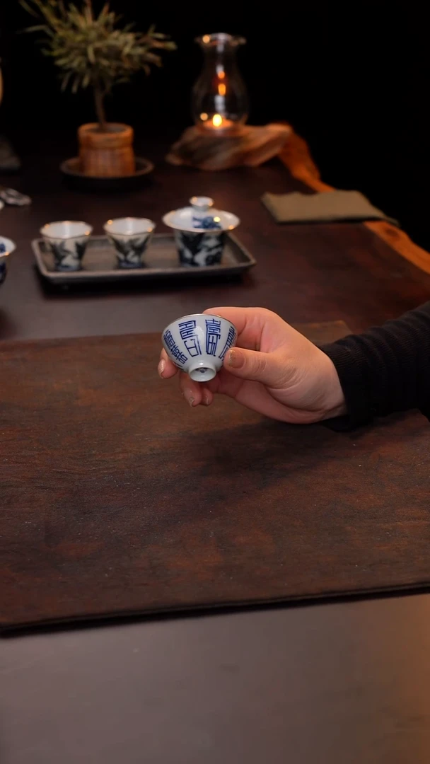 景德镇仿明青花手绘福禄寿喜鸡心杯