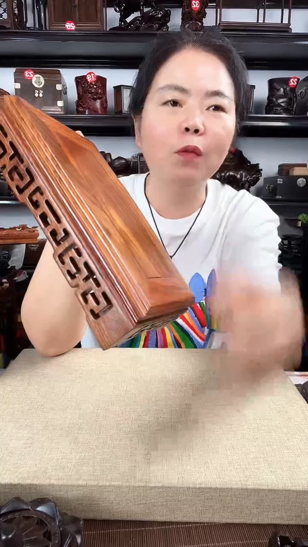 木回纹长方老李红木工艺品