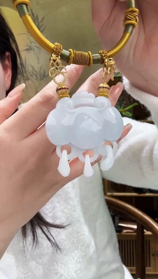 颈饰未镶嵌翡翠吊坠