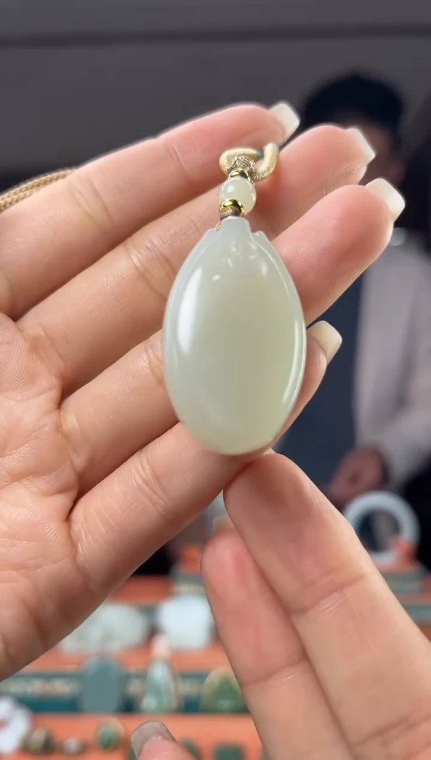 颈饰未镶嵌和田玉佩佩